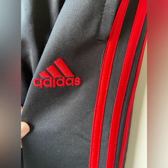 🦋 2/$20 Adidas boys red and black three stripe track pants - Picture 5 of 6